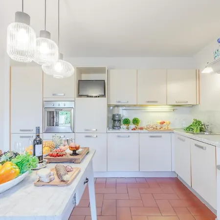 Cesare 4 Bedroom With Pool Villa Lucca